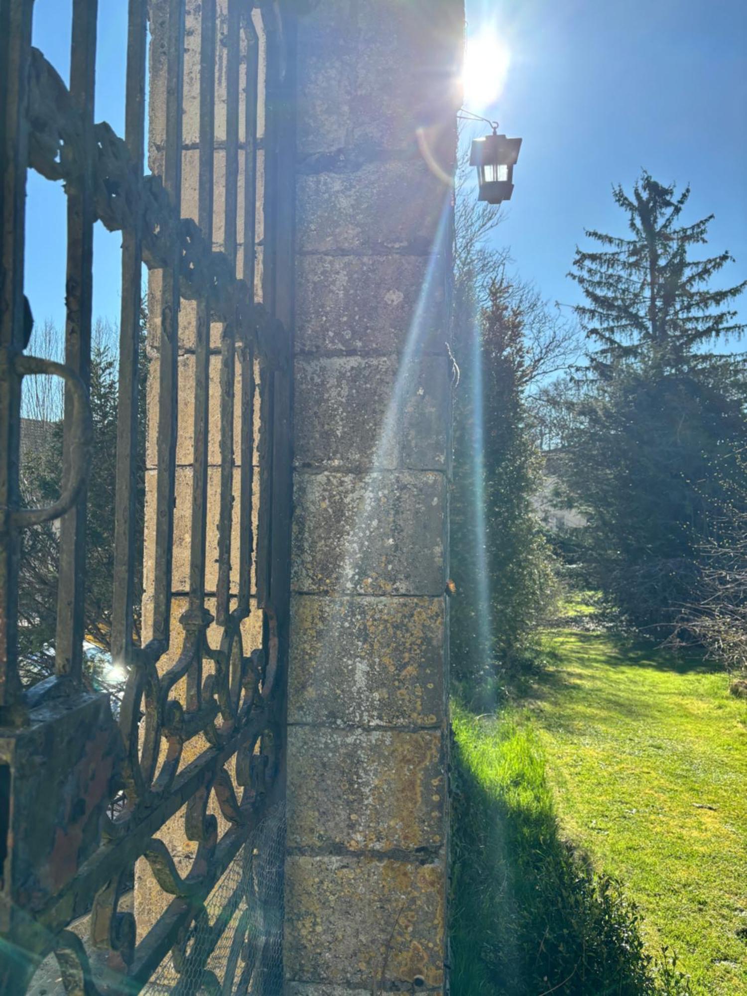 Chateau La Hussardiere Dampierre-sur-Salon 外观 照片